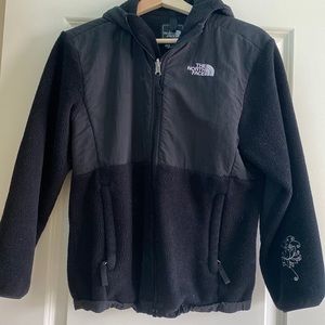 The North Face Denali Fleece in Girls Large, fits as an XXS